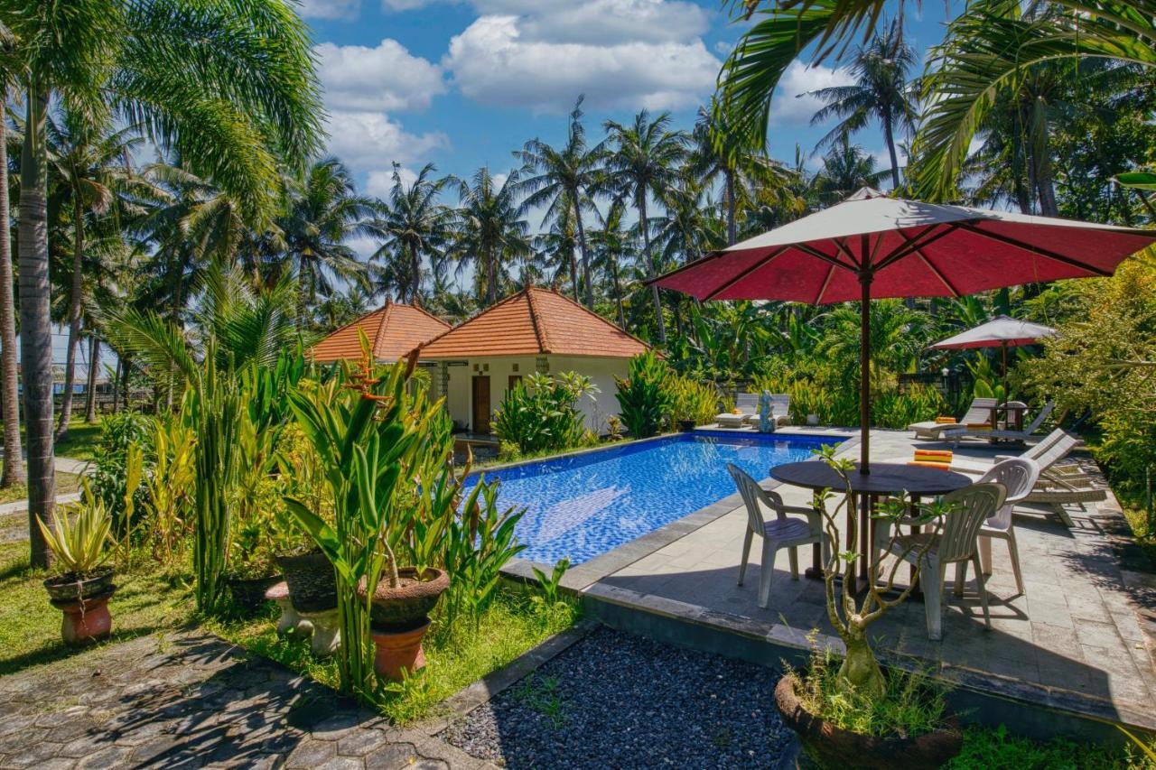 Coconut Hill Cottage Batununggul Exterior photo