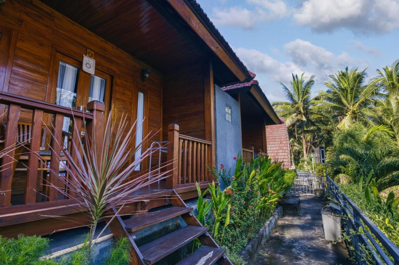 Coconut Hill Cottage Batununggul Exterior photo