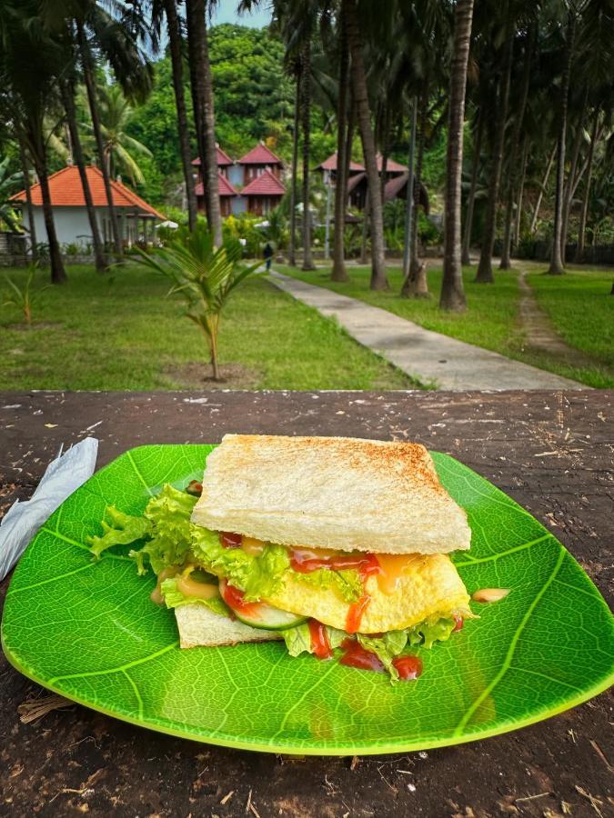 Coconut Hill Cottage Batununggul Exterior photo